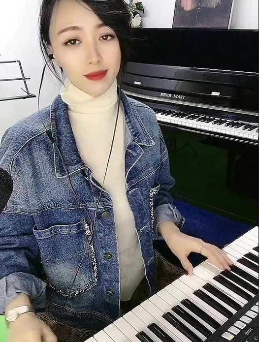 歌小样  正在直播......